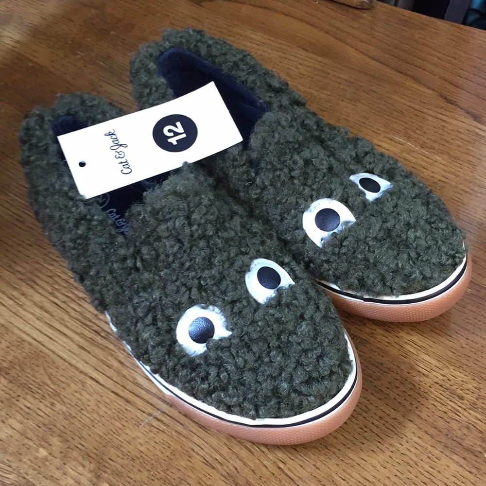 Size 12 cat &jack furry shoes
